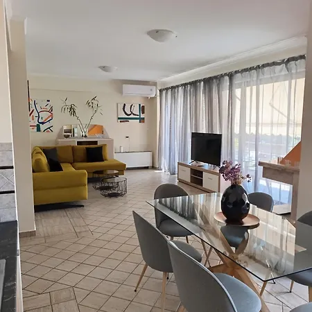 Nefeli Appartement *